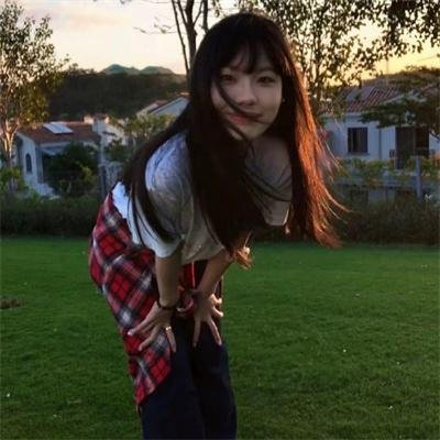 戴脚镣的女孩